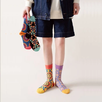 Модни цветни дамски чорапи в стил хип-хоп, оригинални чорапи с геометрични цветя, високо качество на удобни дишащи чорапи за момичета