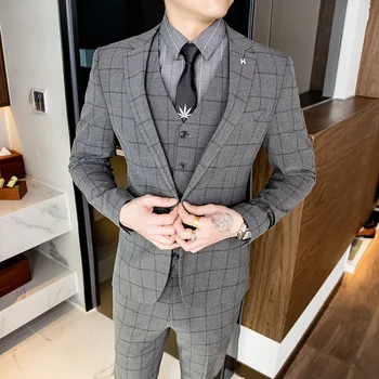 2023 Мъж (костюм + жилетка + панталони) Модерен бизнес костюм, красив оборудвана костюм, комплект от три елемента за британски джентълмен