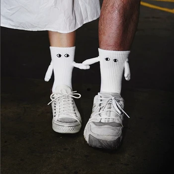2023 2 елемента Забавни чорапи за двойки, держащиеся за ръце, Магнитни чорапи със средна тръба, Сладки 3D кукла, Памучни Мъжки, Дамски Къси спортни чорапи, подарък на приятел